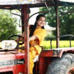 Catherine Tresa Instagram - Always trying to make toiling away look like a joy ride 😁😁. #heavydutydriving #throwbacktuesday #downthememorylane