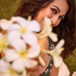 Catherine Tresa Instagram - 🌺That floral feeling 🌺 Hair and makeup by @ronan_mili Captured by @artem.enterprise Assisted by @venkatbattula1