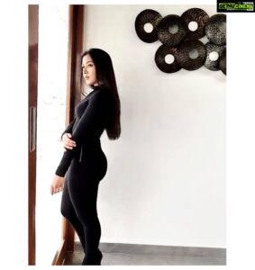 Catherine Tresa Instagram - 🖤