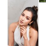 Catherine Tresa Instagram – The eyes tell more than words could ever say🧡.