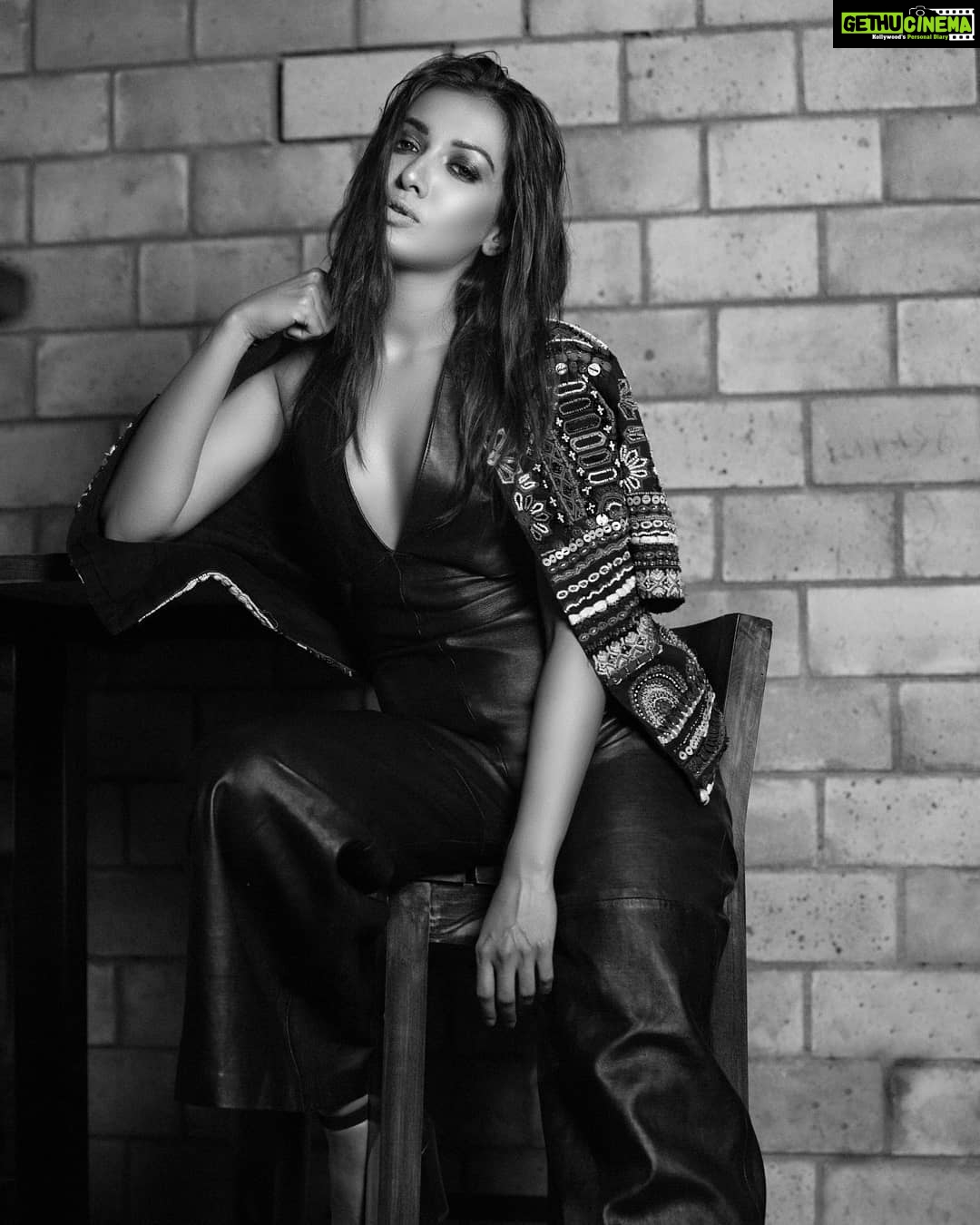 Catherine Tresa Instagram - Maybe a little naughty this Xmas😉. 📸 by @portraits.by.sucharitharao .