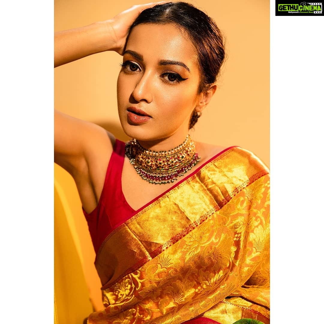 Catherine Tresa Instagram - What's everyone up to this fine Saturday?