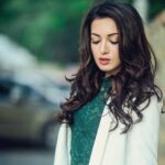 Catherine Tresa Instagram - How's the weekend treating you guys?? @sandysartistry @ritesh_yadav_makeup_artist @r.k.kaifsalmani @camerasenthil
