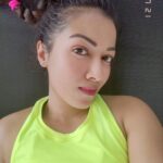 Catherine Tresa Instagram – How do people manage looking good while working out ??? 🤔🤔🤔

#mylegsarehungover