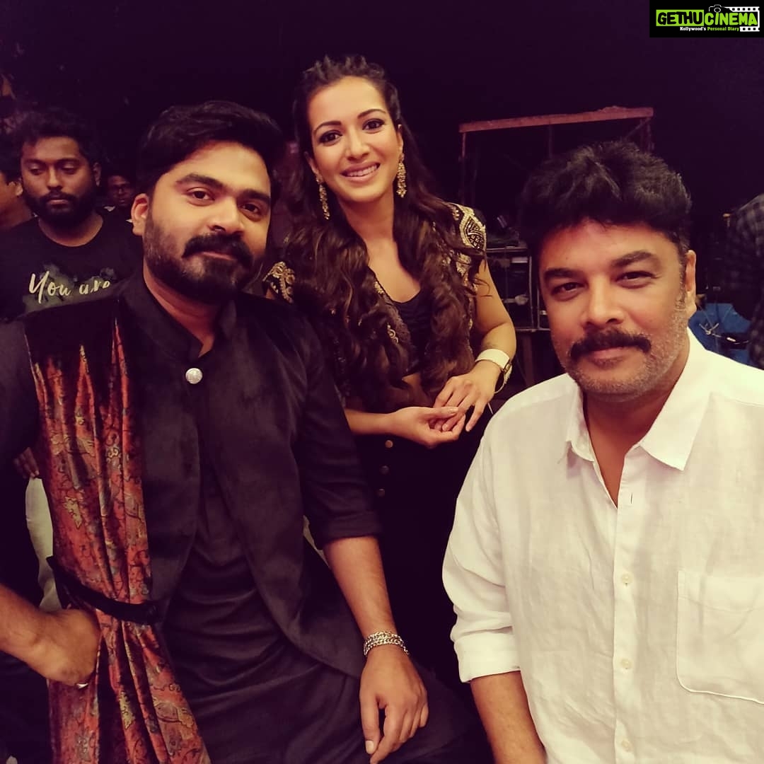 Catherine Tresa Instagram - Our proud faces this evening on having wrapped up the film😎😎 #vantharajavathaanvaruven