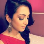 Catherine Tresa Instagram - Flight delays and random posting 😁😁. What's everyone up to?