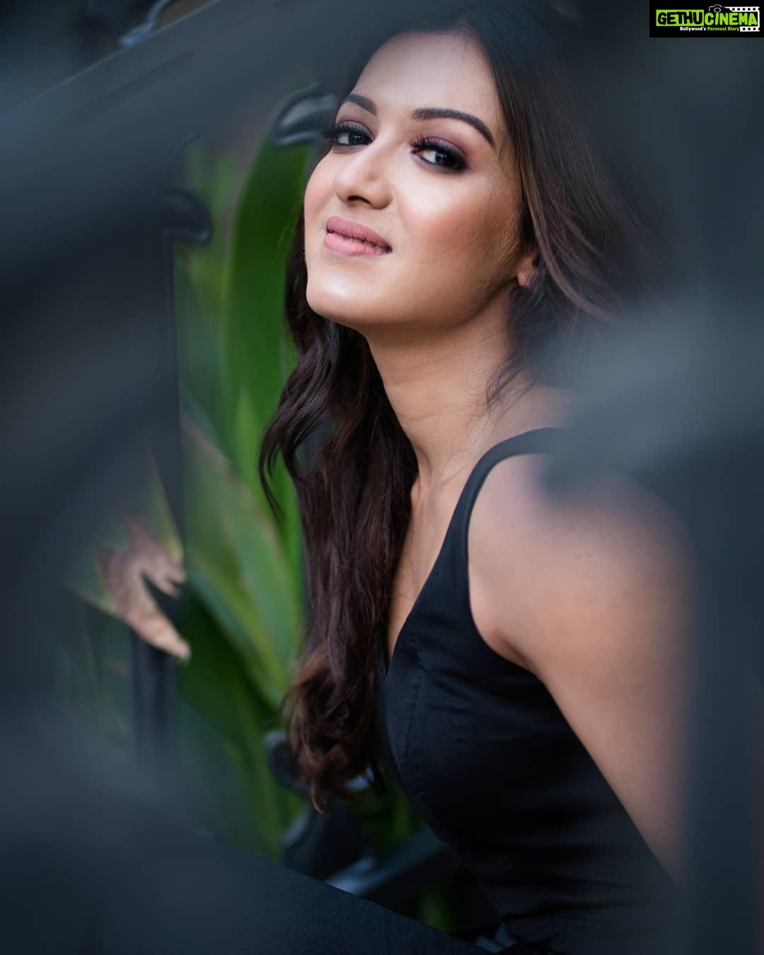 Catherine Tresa Instagram - How is everyone doing today!? Wishing you all the love and everything good this new year!! Hugs🤗