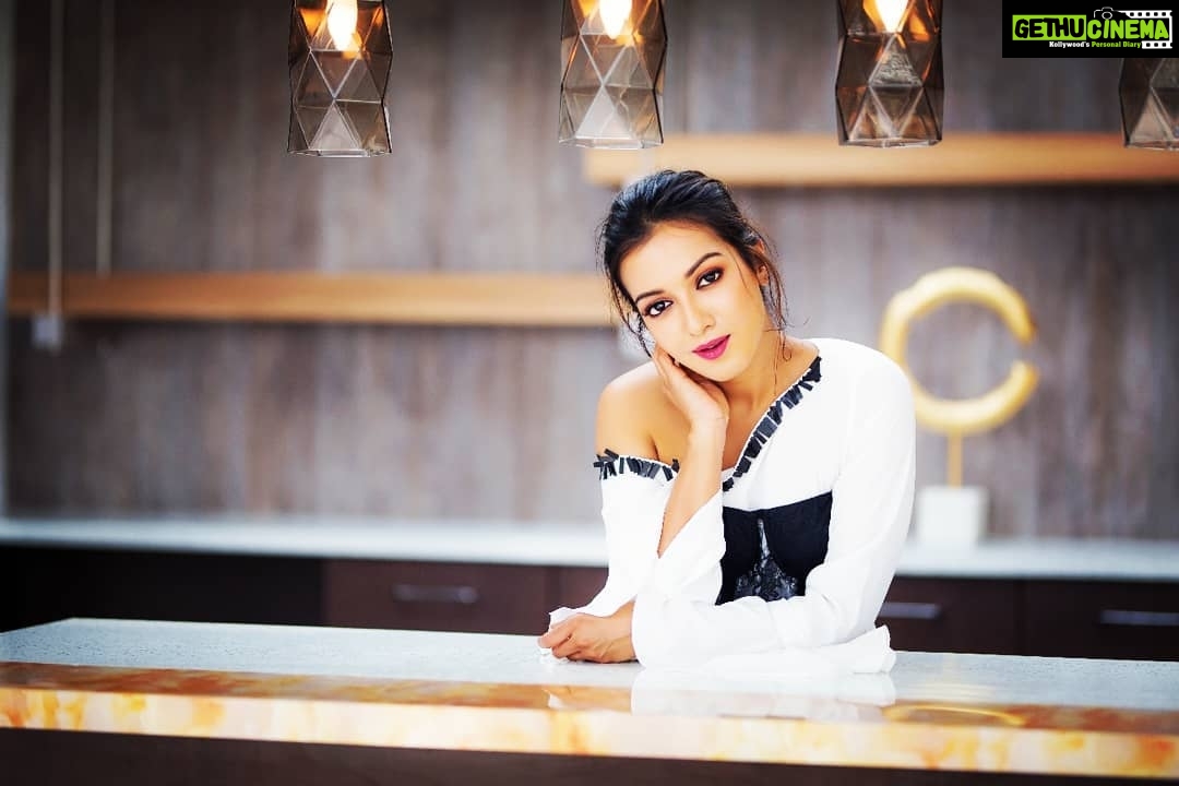 Catherine Tresa Instagram - New beginnings 😇😇