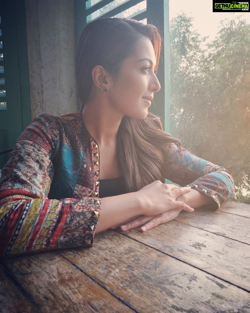 Catherine Tresa Instagram - Have an awesome weekend my lovelies 😘🥰
