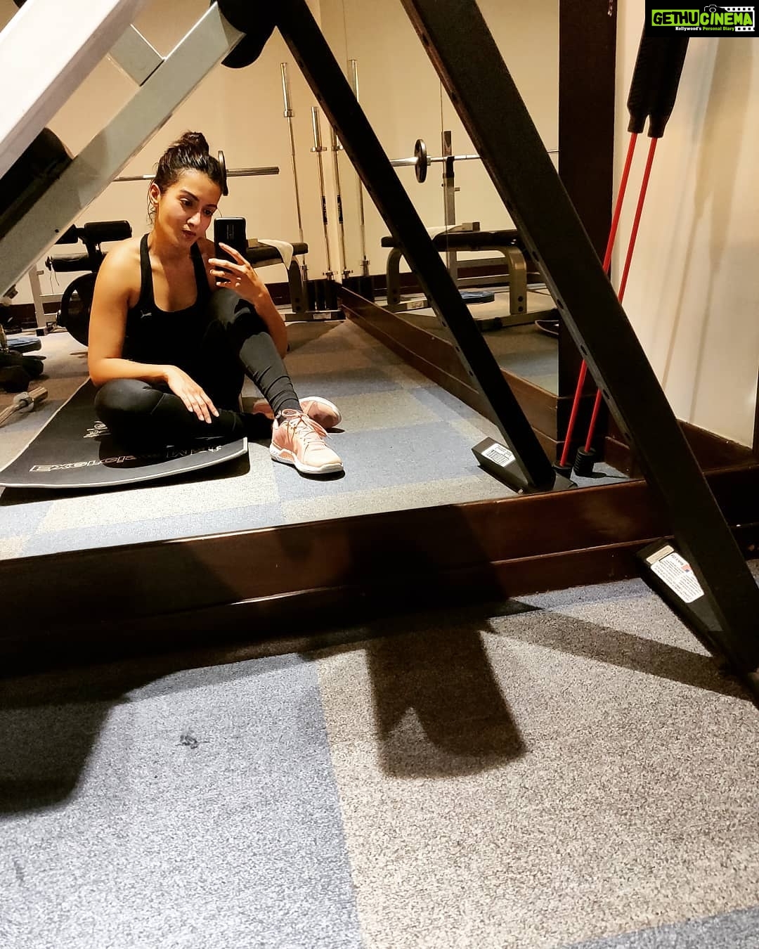 Catherine Tresa Instagram - Finallyyyyyyy got to the gym after two weeks of not breaking a sweat. Glad I didn't wait for Monday🤣🤣🤣 #betterlatethannever