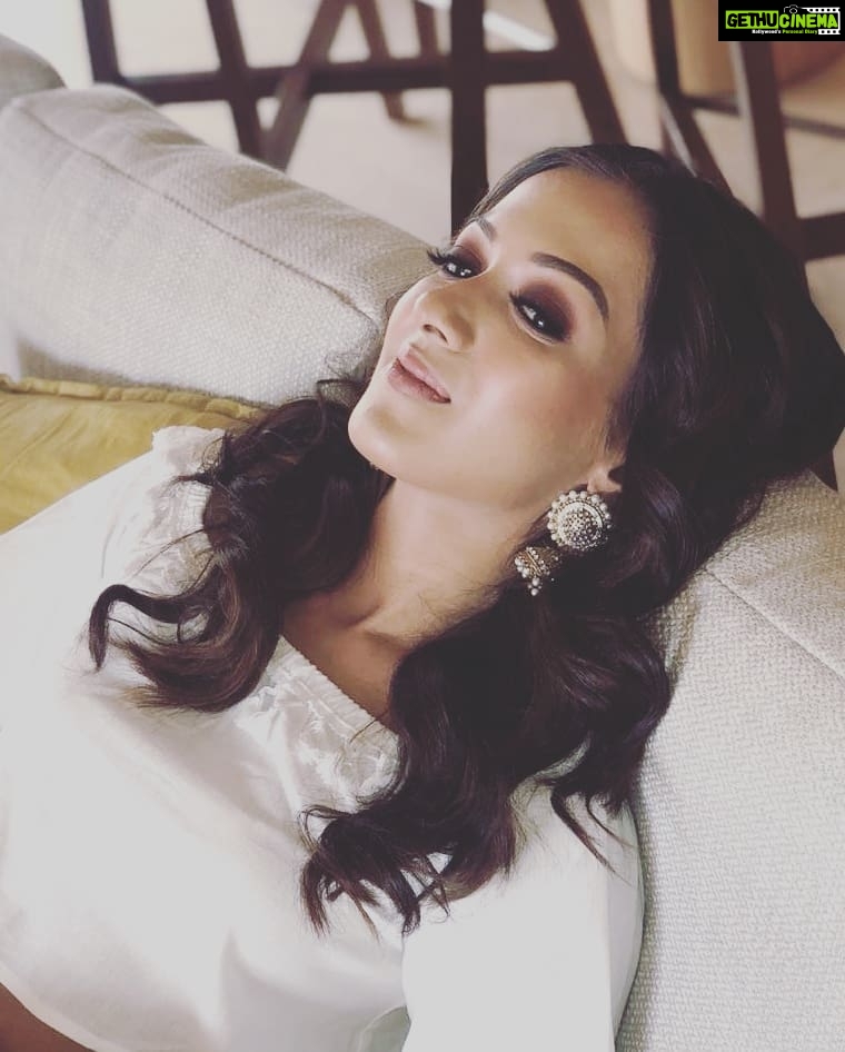 Catherine Tresa Instagram - Saturday nights are sometimes best vegetating in front of the TV 😋😄😴What are your plans? Have a great weekend my lovelies😘