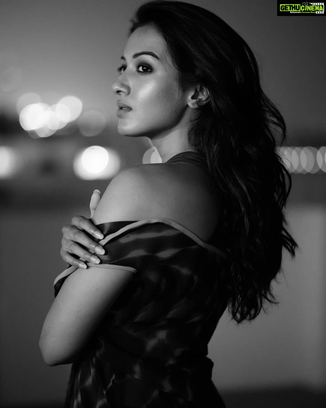 Catherine Tresa Instagram - My love for black and white knows no end. What a wonderful weekend this has been! Back to working nights tomorrow 😎. How was your Sunday? @sherlylopez27