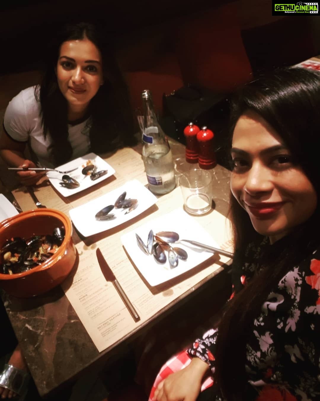 Catherine Tresa Instagram - Birthday tapas with this beaut @batwoman_m. Needless to say, we love mussels๐๐๐. Kempinski Hotel Mall Of The Emirates Dubai