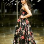 Catherine Tresa Instagram - Filmfare awards tonight!! @neeturohra_india @archamehta @sandysartistry @minerali_store. Thank you guys 😘 Pics courtesy @chinthuu1132 Have a great weekend everyone!😘😘