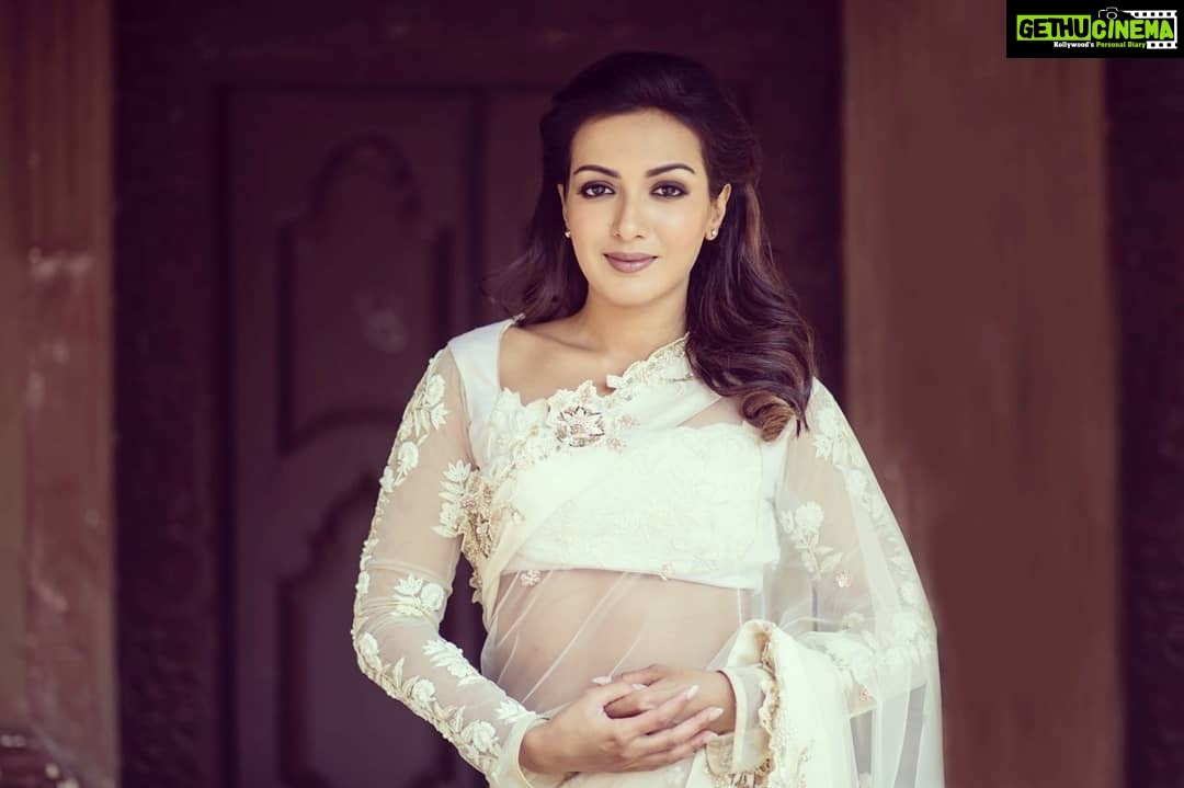 Catherine Tresa Instagram - How is everybody? I've missed you guys😍!! Have a great week!! @archamehta @sashivangapallicouture @sandysartistry @chinthuu1132