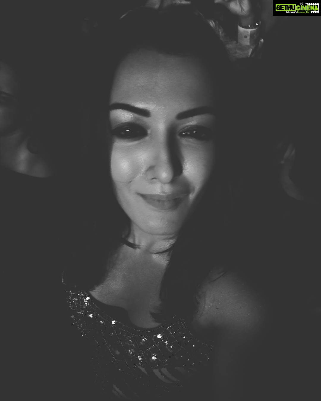 Catherine Tresa Instagram - Happy 2018 my darlings 😘😘