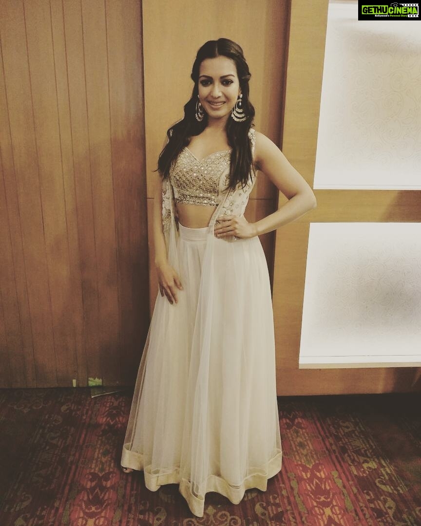 Catherine Tresa Instagram - Wishing all my darlings a very Happy Friendship Day and a fantastic Sunday! Much love 😘😘