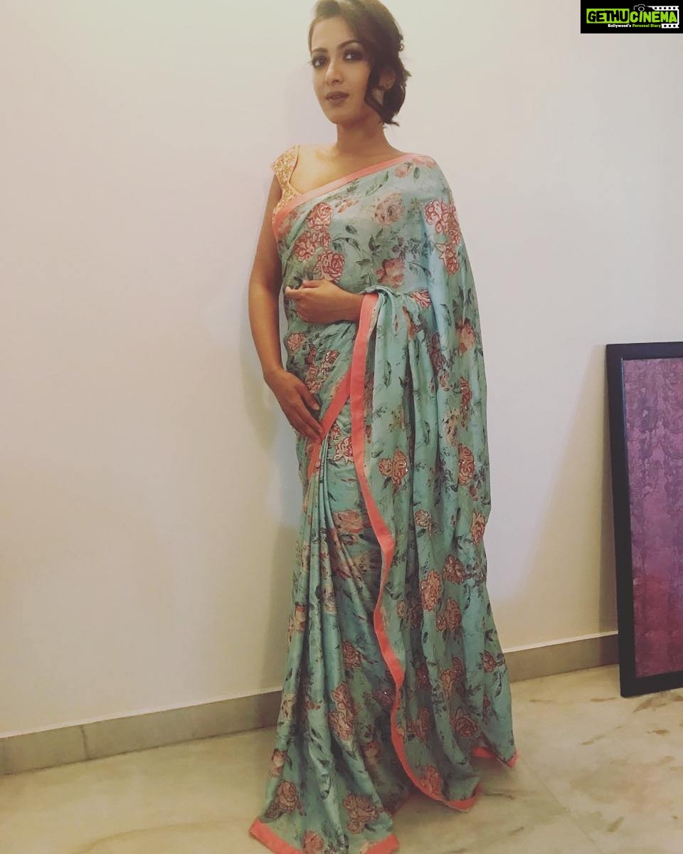 Catherine Tresa Instagram - Holiday season is here! Have a fabulous time my darlings 😘😘