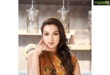 Catherine Tresa Instagram - Saturdaze with a saturgaze🤨. #saturdayvibes #mebeingme #theweekendishere