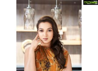Catherine Tresa Instagram - Saturdaze with a saturgaze🤨. #saturdayvibes #mebeingme #theweekendishere