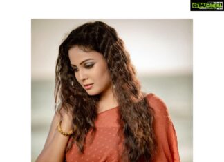 Chandini Tamilarasan Instagram - Be the girl with not just beauty but also swag 😜😜 📸 - @kiransaphotography Muah - @suryasasimounika25 @prem_hairstyle Styling - @navadevi.rajkumar