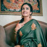 Chandini Tamilarasan Instagram – When in doubt , wear a saree ❤️

This lovely ethnic saree is from @meenus_collections .. Do check her page I’m sure you guys would love her collection ..#rettairoja #chandinitamilarasan #zeetamil