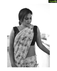 Chandini Tamilarasan Instagram - Photography: @sat_narain @praveenbabu96

Costume& accessories: @sindira_by_swethaindiran

Makeup and Hairdo: 
 @mua_supriya & @banu_hairstylist_sareedrapist 🌸