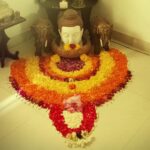 Chandra Lakshman Instagram - Ponnonam aashamsakal!! Our pookkalam at home❤️ #onam #2017 #pookkalam #homesweethome #sadhya #payasam 😍 #goodvibes #wishesandlove #prosperity Tiruvanmiyur, Tamil Nadu, India