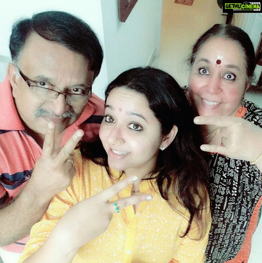 Chandra Lakshman Instagram - 😍😍😍😍😍 #familyisablessing #appaamma #selfiefun #crazyus #love Tiruvanmiyur, Tamil Nadu, India
