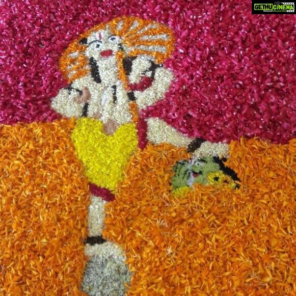 Chandra Lakshman Instagram - Happy Onam!! #onam #2017 #pookkalam #homesweethome #sadhya #payasam #festive @mallupage