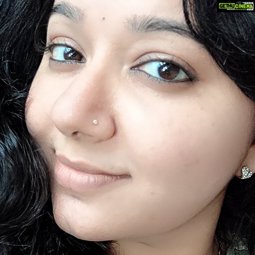Chandra Lakshman Instagram - When there are so many reasons to be happy and when u can always have that lil' smile and a lil' glow in your eyes understand you know how to live and let live!! #sundaygyan #liveletlive #lifeisbeautiful #littlelifelessons #relaxedandcalm #likebuddha๐ #okenough ๐๐๐๐ค