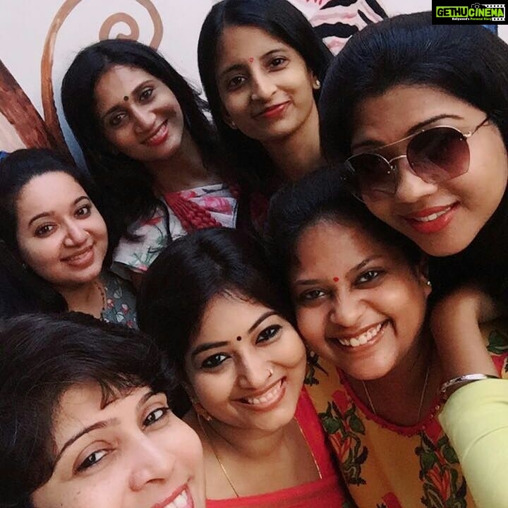 Chandra Lakshman Instagram - Fun afternoon with my girl gang..!!after a really long time..💟🎊 #floral #mangalorean #cuisine #girlgang #supersapaadu