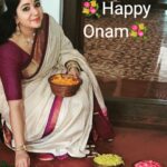 Chandra Lakshman Instagram - Wishing my lovely people a very Happy, Healthy and Prosperous Onam 💐 സമൃദ്ധിയുടെ ഓണം ആശംസകള്‍ 💖 #moongirl #onam #blessed #love #sareelove #kanchivaram #swanthamsujata #suryatv #actor #tamilactress #malayalamactress #teluguactress #films #television