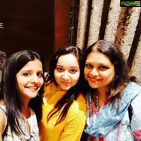 Chandra Lakshman Instagram - #kattruveliyidai #girlgang #movie #fun @priya.anup