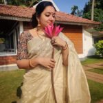Chandra Lakshman Instagram - The thamburatti feels.. 😁❤️ #moongirl #selflove #photography #potd #actor #tamilactress #malayalamactress #teluguactress #films #television #influencer Kochi, India