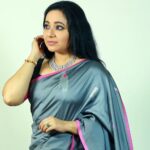 Chandra Lakshman Instagram - She sees in black and white..thinks in greys..and loves in colour 💗 Saree courtesy @elegant_fashion_way💖 Pretty bracelet from @parakkat_jewels #moongirl #lifeisbeautiful #blessed #love #sareelove #kanchivaram #swanthamsujata #suryatv #actor #tamilactress #malayalamactress #teluguactress #films #television Kochi, India