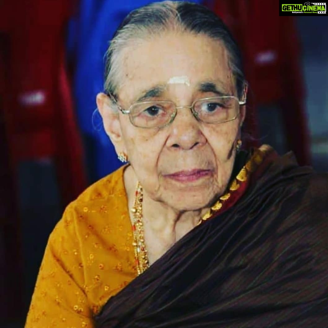Chandra Lakshman Instagram - My vacations were spent with my Manniammai(paati) every year, my maternal grandmother..I always look forward to meet her as she would wait eagerly at the gate of our home in Trivandrum. She is gone at 94,my gorgeous Paati..sad none of us could be with her during her final journey.. Missing her dearly❤️