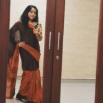 Chandra Lakshman Instagram - #moongirl #mirrorselfie #mirrorfie #swanthamsujata #suryatv #shootmode #womenempowerment