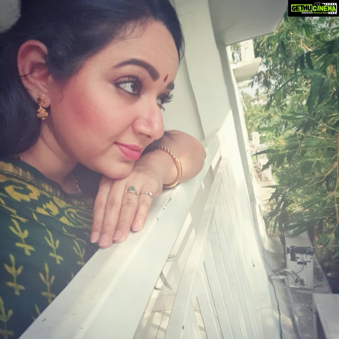 Chandra Lakshman Instagram - The little things..The little moments..💞 #moongirl #lifeisbeautiful #blessed #positivevibes #beautifullocations #actorlife Kochi, India