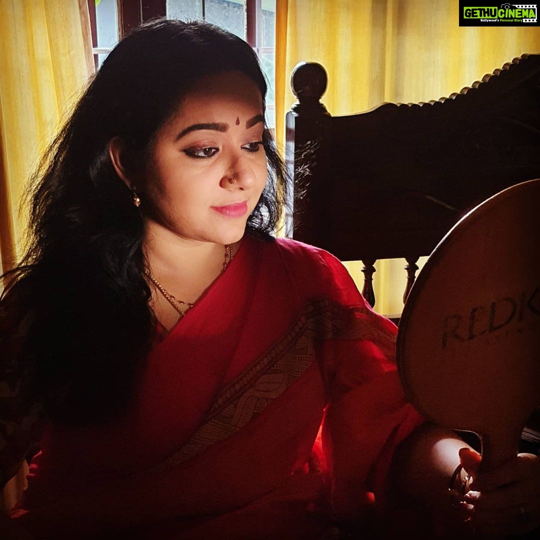 Chandra Lakshman Instagram - #moongirl #lightsandshadows #photography #swanthamsujata #beingsujata #shootmode #rj #suryatv Pc:@swathikaa.__ Kochi, India