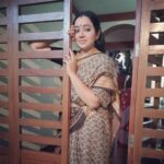 Chandra Lakshman Instagram – #beingsujata #throwbacksaturday #rj #moongirl #swanthamsujata #sujataprakashan #suryatv #actor Kochi, India