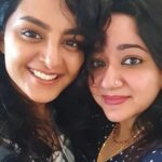 Chandra Lakshman Instagram - When Sujatayum Sujatayum kandappol 🤍 The cutest Manju Chechi..@manju.warrier💝 My day truely started well meeting my on-screen idol..🔮 #moongirl #manjuwarrier #favouriteactress #swanthamsujata #udaharanamsujatha