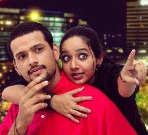 Chandra Lakshman Instagram - If it can be on a Monday then here is a major #throwback to when we were those naive kiddos new in #media.. With @krishnamohan_krishh in Megham😊 #moongirl #throwbackmonday #suryatv #thinkalkalaman #swanthamsujata #thosewerethedays #serial #actor #tamilactress #malayalamactress #teluguactress #films #television Kochi, India