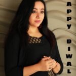 Chandra Lakshman Instagram – HAPPY AND PROSPEROUS DIWALI
May you all be blessed with great health, wealth and abundance at all times.. Stay happy!!
#moongirl #festival #diwali #wishes #blessings #shootmode #swanthamsujata Kochi, India