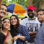 Chandra Lakshman Instagram - Chats,fun and selfies with @jeethu4ever @lintajeethu @kishor.satya @anzarkhandirector.. #moongirl #locationvisit #brandnewseries #swanthamsujata #jeethujoseph #drishyam #suryatv @suryatv Kochi, India