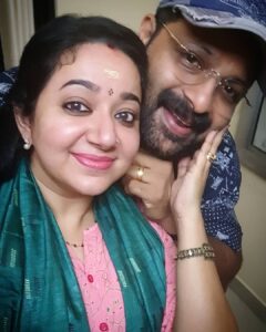 Chandra Lakshman Instagram - Embraced the New Year with a lot of love,fun and blessings.. Sooo ready for the rest of the days..Thank you Thank you Thank you Universe for all the love in our lives.. 🔮🧿🤍
HAPPY 2022 🎊
#moongirl #lifeisbeautiful #blessed #love #newyear #2022