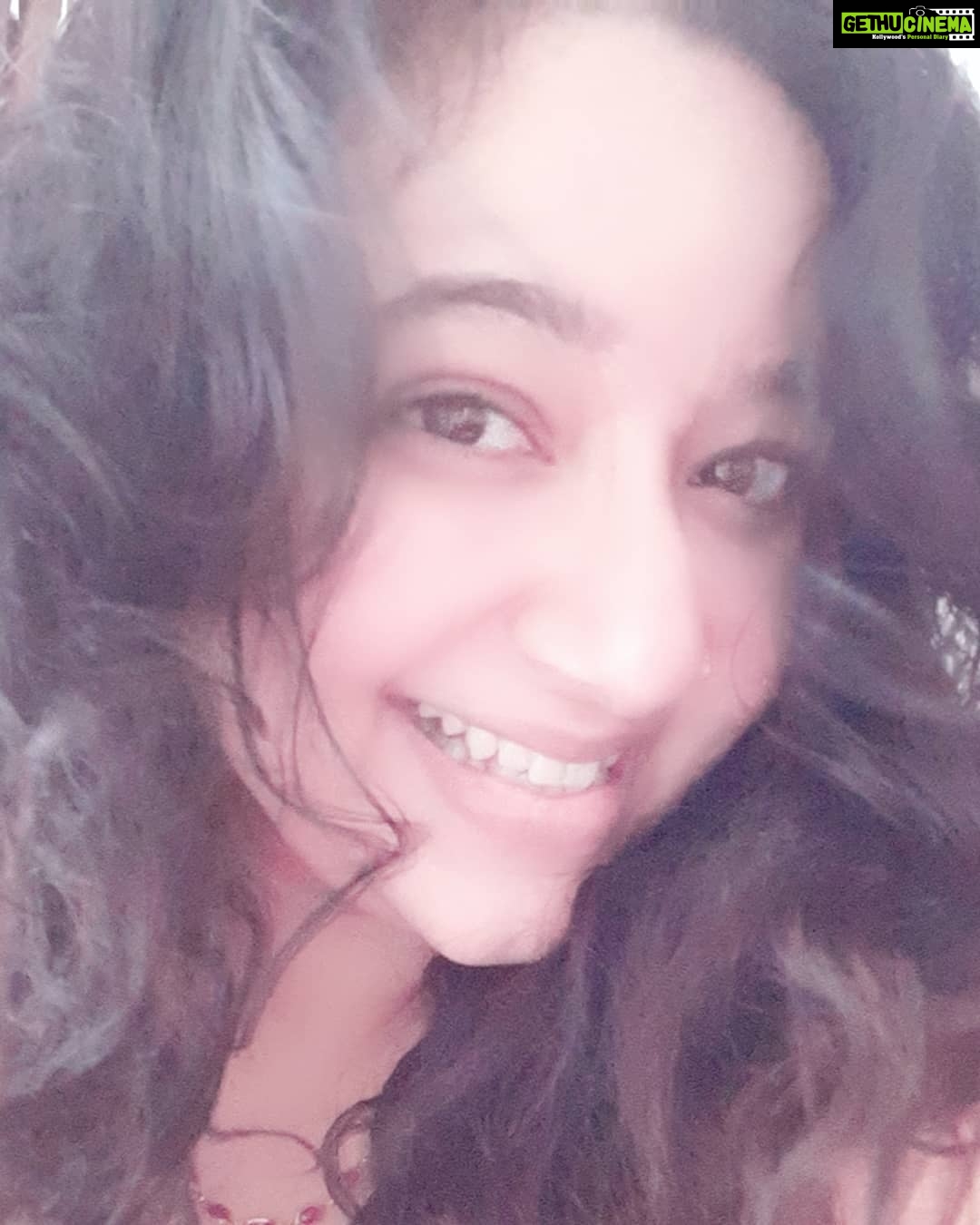 Chandra Lakshman Instagram - 💖 . . . #moongirl #justahappypicture #nomakeup #basic