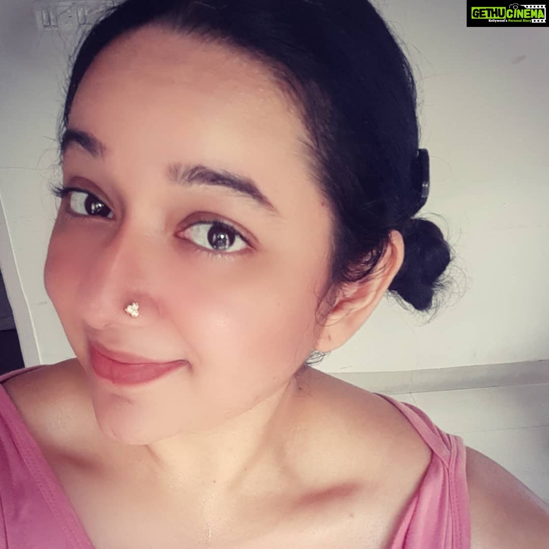 Chandra Lakshman Instagram - 🔆Namaskaram!!🙏 Lots of love and prayers for a better week,better you and a better us! 😊 . . . #moongirl #healyourself #stayhome #staysafe #wearetogetherinthis #stayhealthy #goodvibes #bekind #cantwaittogetbacktowork #actor #tamilactress #malayalamactress #teluguactress #films #television Chennai, India