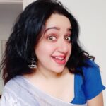 Chandra Lakshman Instagram – Just enjoy where you are now! 🎶💖 #moongirl #actor #sareelove #cottonsaree #favouriteattire #silverjewelry #wavyhair #summertime #goodthoughts #bepositive #stayhome #staysafe #tamilactress #malayalamactress #teluguactress #films #television #