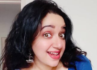 Chandra Lakshman Instagram - Just enjoy where you are now! 🎶💖 #moongirl #actor #sareelove #cottonsaree #favouriteattire #silverjewelry #wavyhair #summertime #goodthoughts #bepositive #stayhome #staysafe #tamilactress #malayalamactress #teluguactress #films #television #